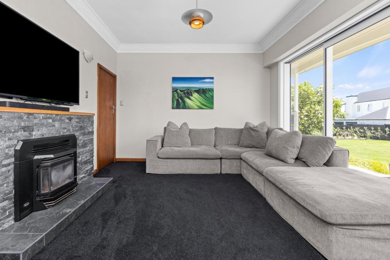Live Large In The Village Havelock North Luaran gambar