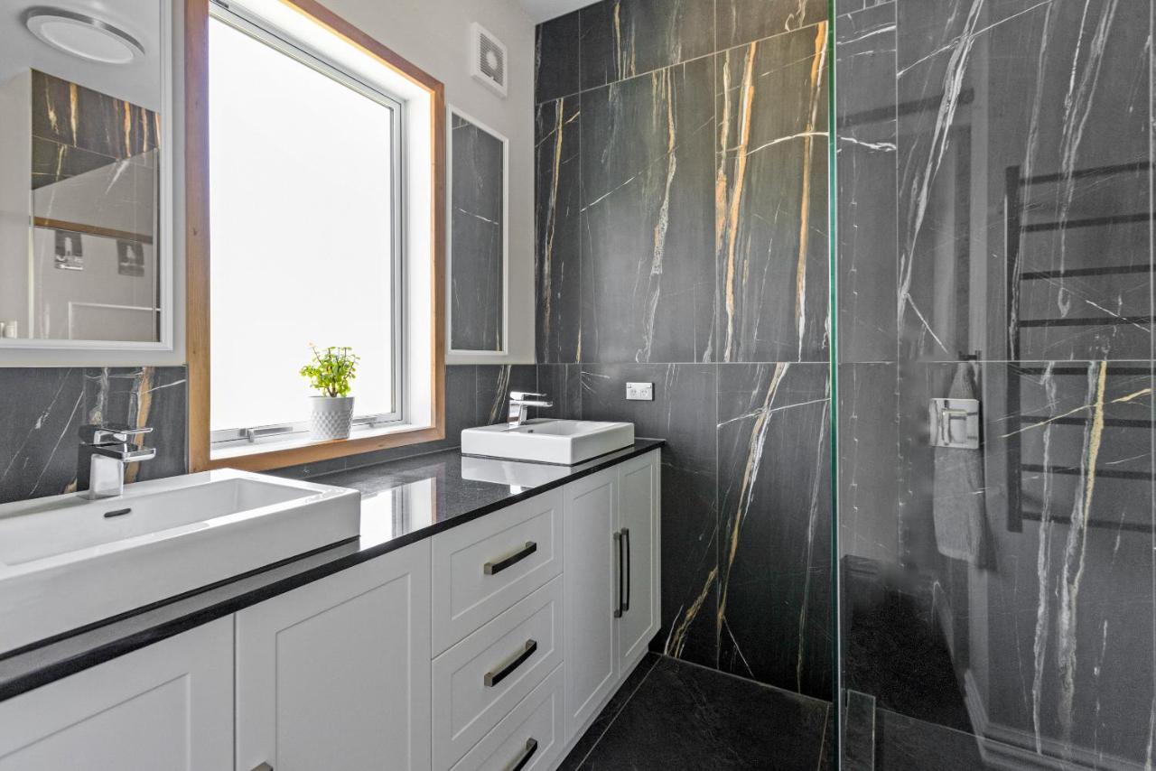 Live Large In The Village Havelock North Luaran gambar
