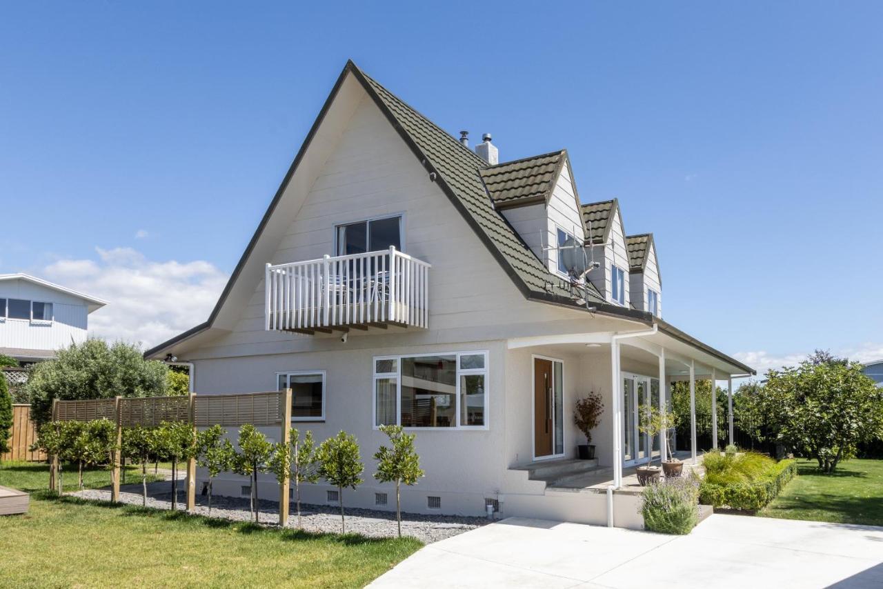 Live Large In The Village Havelock North Luaran gambar